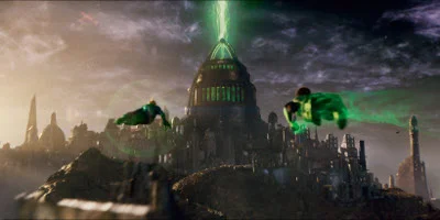 Groene Lantaarn vliegt over de stad