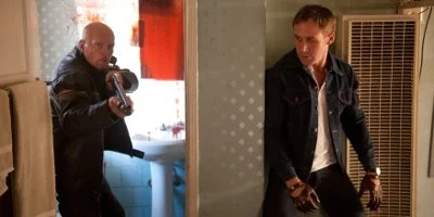 Bestuurder verstopt zich voor gewapende man