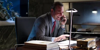 Jean Jacques Saurel aan een bureau