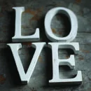 Nkuku Distressed Mango Wood Letters - Distressed White - E (15cm) Afbeelding 1