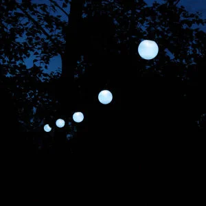 Everbright Solar Party Lights - 16 White Balls Afbeelding 1