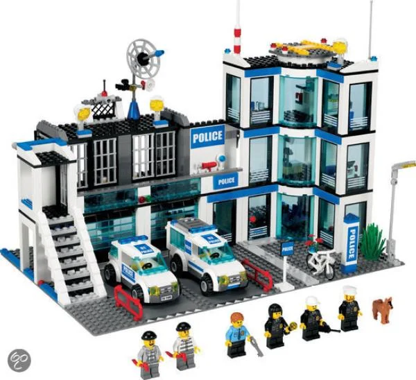 LEGO City Police Station (7498) Afbeelding 1