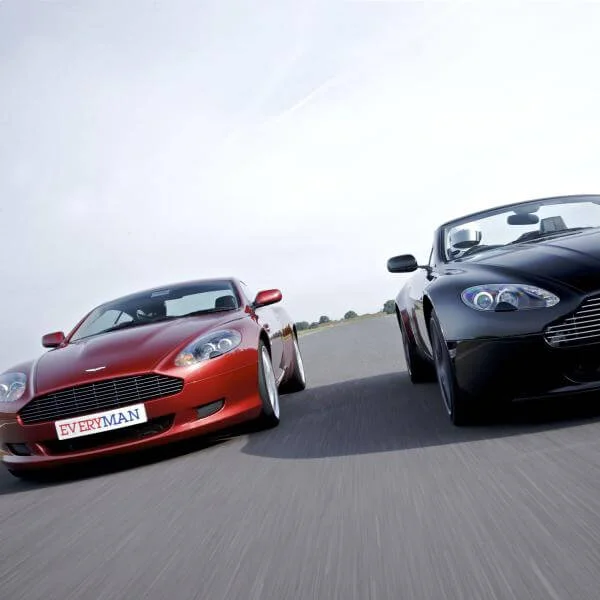 Aston Martin DB9 vs Aston Martin V8 Vantage Afbeelding 1