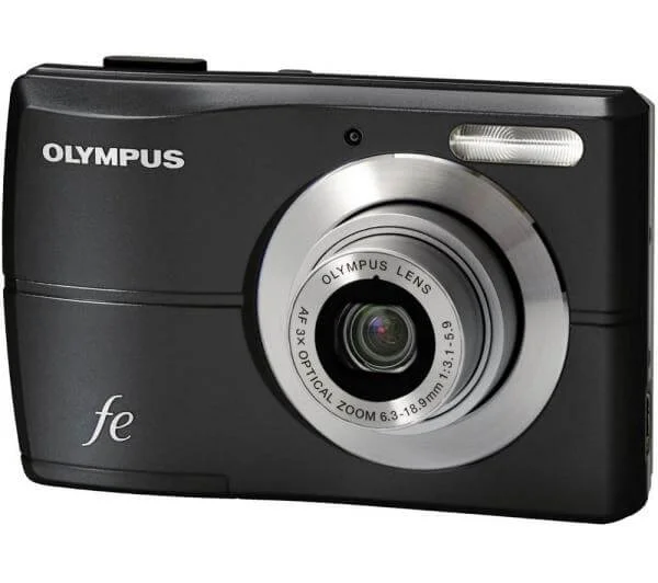Olympus FE-26 Digital Camera. 12.0 Megapixel. 3 x optical zoom. 4 x Digital Zoom. 2.7 Inch LCD Screen. Black Afbeelding 1
