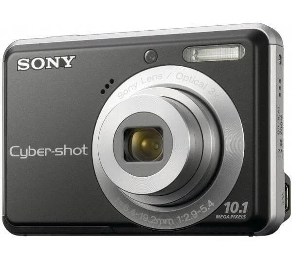 Sony Cyber-shot S930 Digital Camera. 10.1 Megapixel. 3 x optical zoom. 2.4 Inch LCD Screen - Black Afbeelding 1