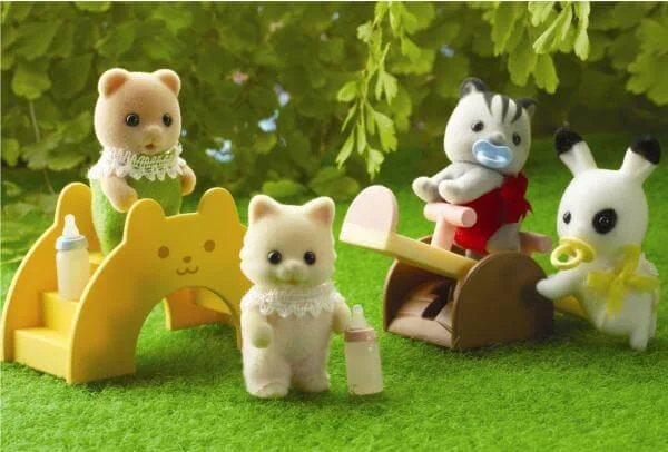 Sylvanian Families: Rainbow Nursery Figure Set Afbeelding 1