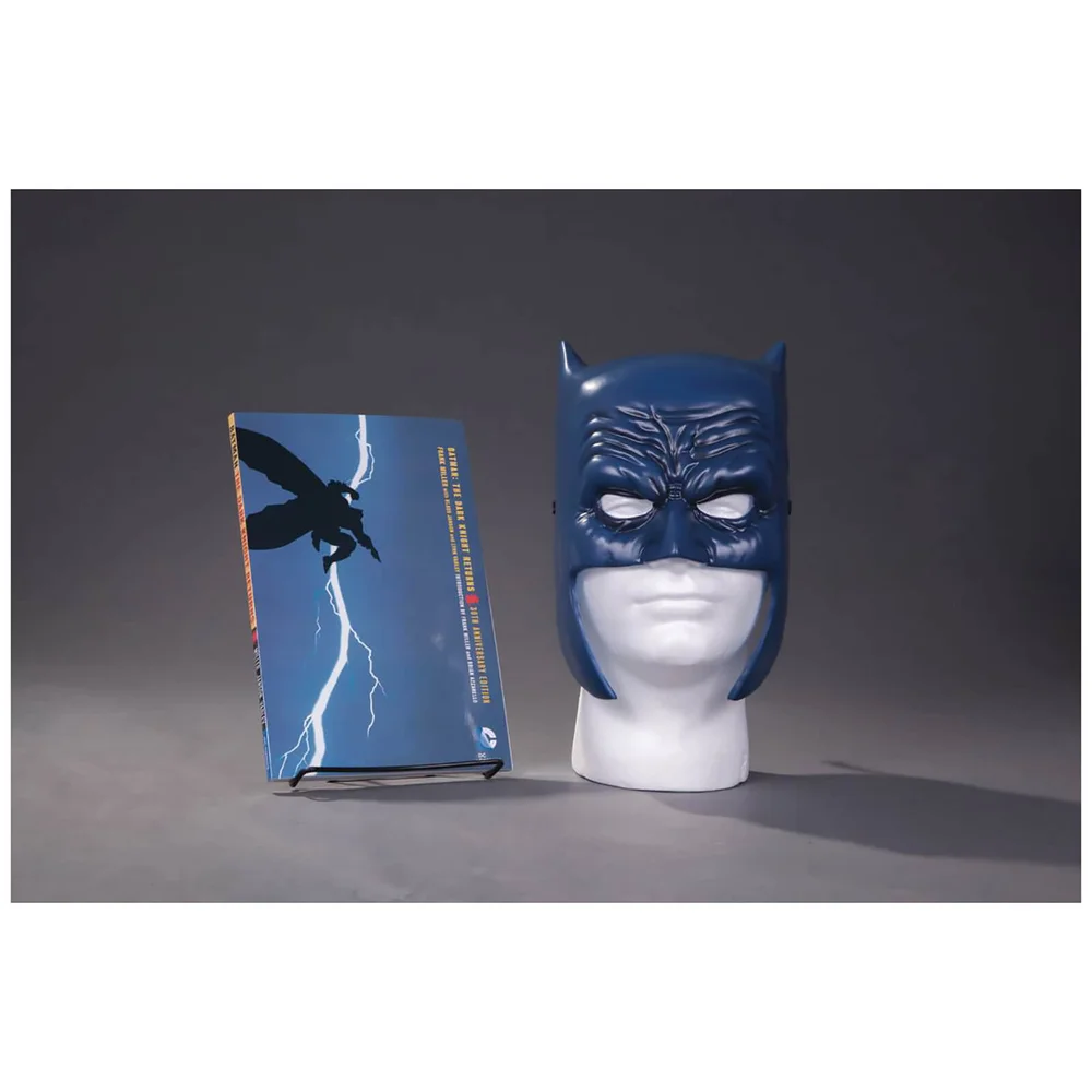 DC Comics - Batman Dark Knight Returns boek & masker set Afbeelding 1