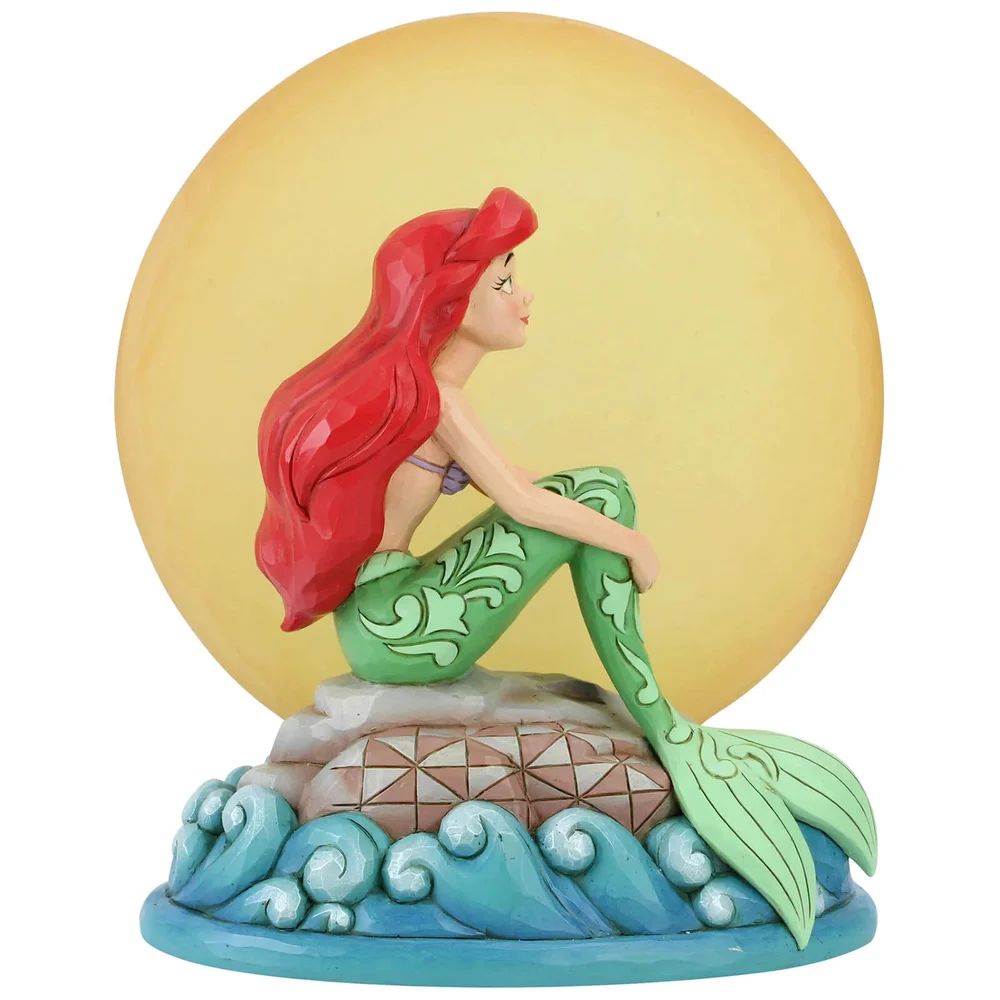 Disney Traditions - Zeemeermin bij maanlicht (Ariël zittend op een rots met oplichtende maanfiguur) Afbeelding 1
