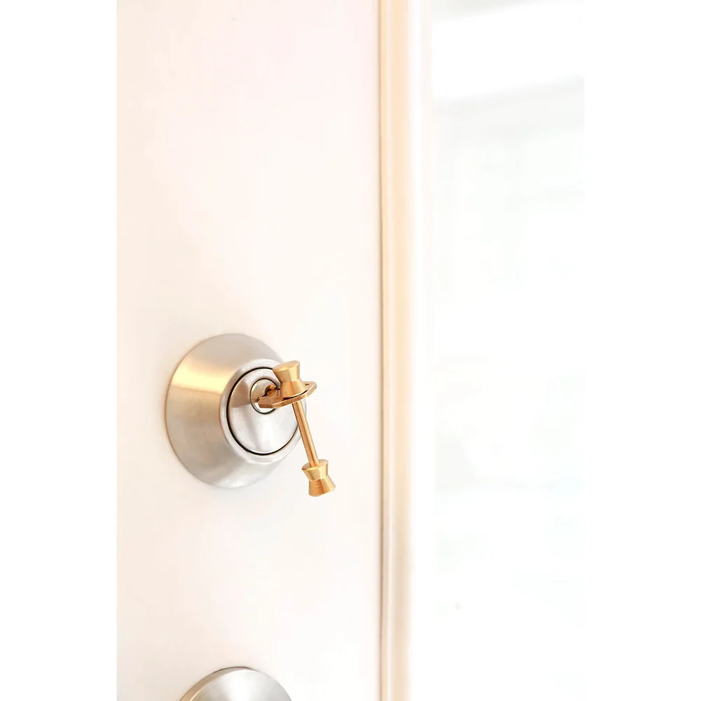 Kikkerland Long Cone Brass Key Holder Afbeelding 1