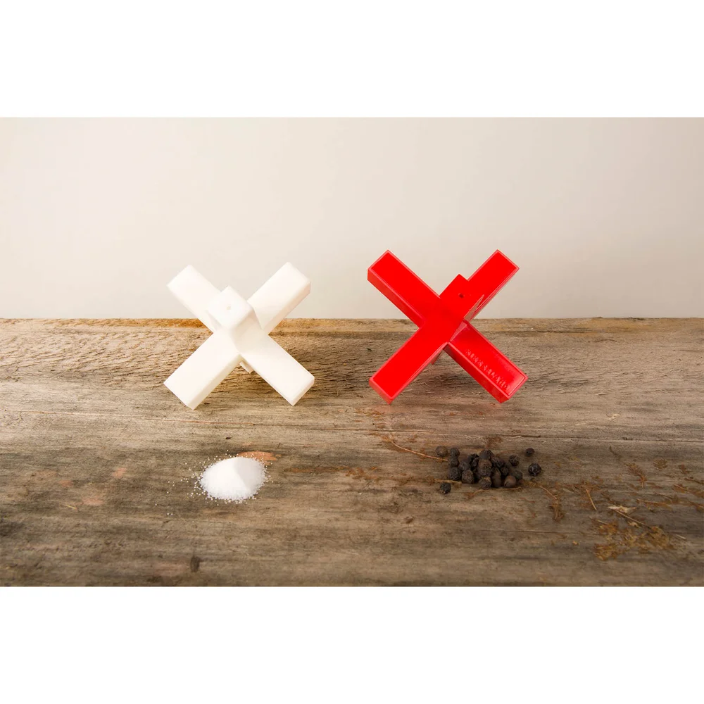 Kikkerland Double Cross Salt and Pepper Shakers Afbeelding 1