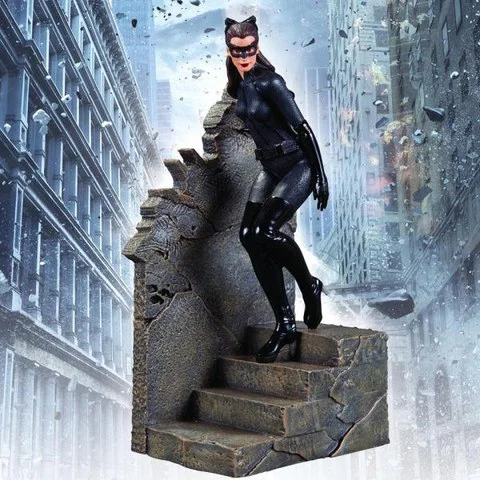 Dark Knight Rises - Catwoman 1:12 Scale Statue Afbeelding 1