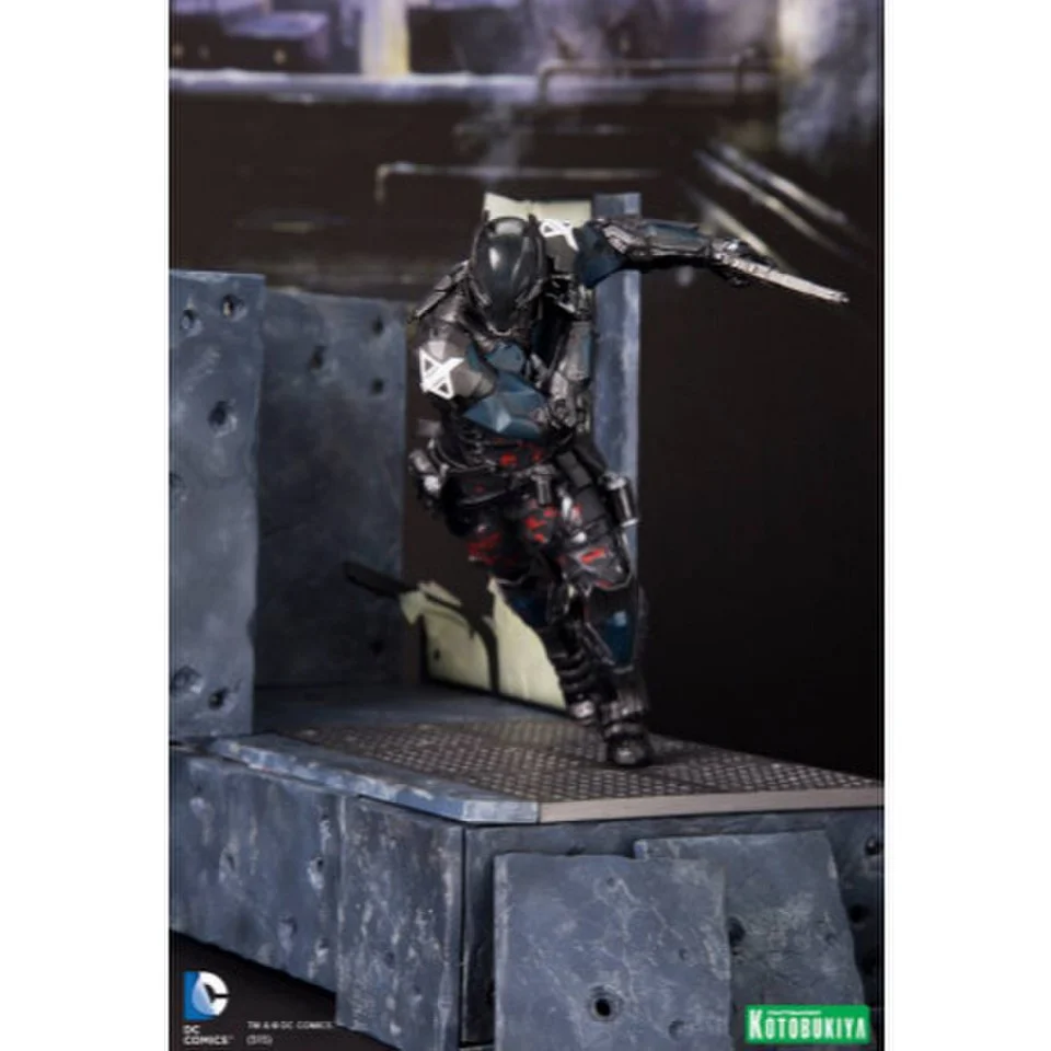 Kotobukiya DC Comics Batman Arkham Knight - Arkham Knight 1:10 Scale ArtFX+ Statue Afbeelding 1