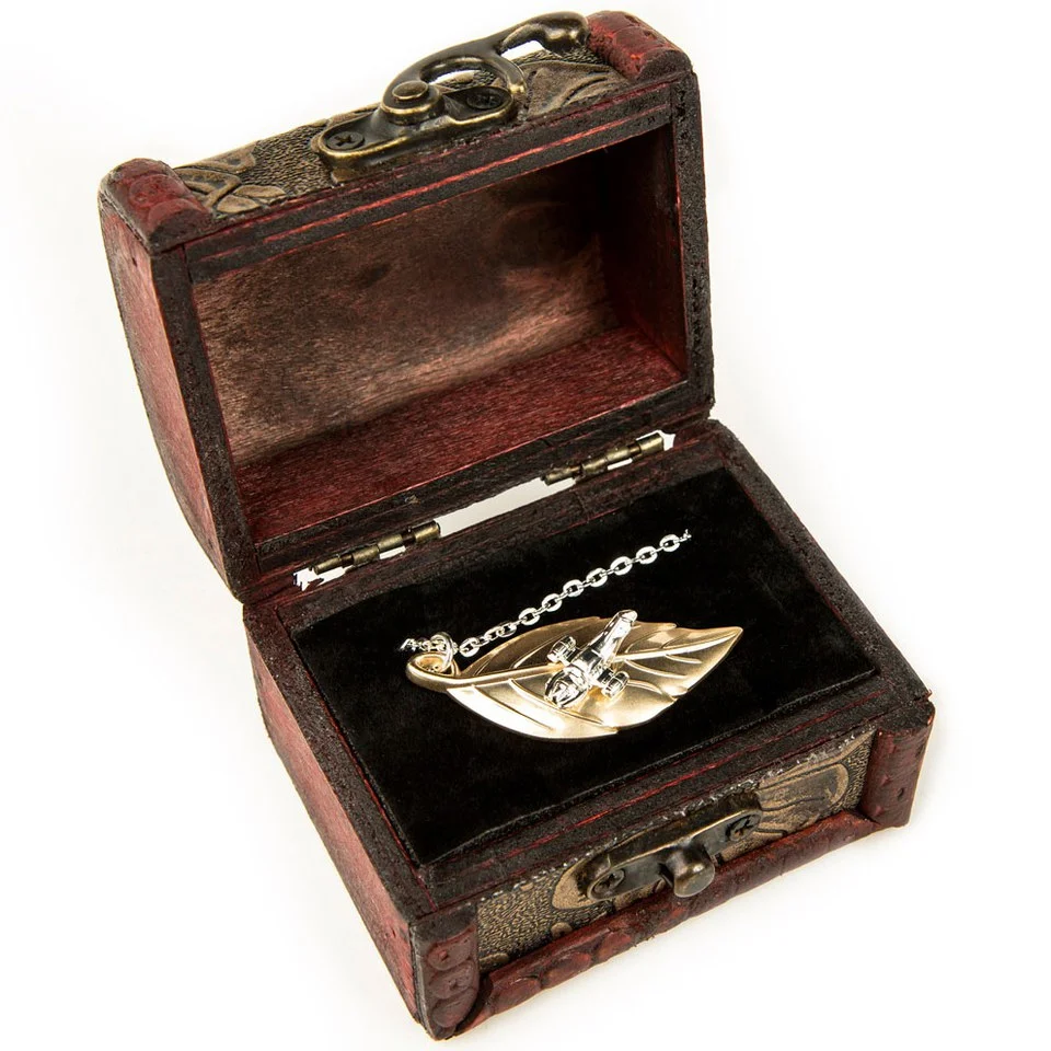 Quantum Mechanix Firefly Leaf on the Wind SDCC Exclusive Pendant Afbeelding 1