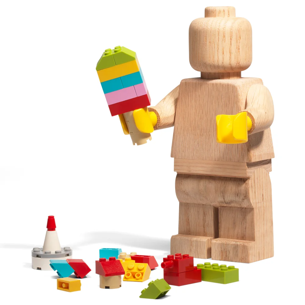 LEGO Wooden Minifigure (Hand Made From Red Oak) Afbeelding 1
