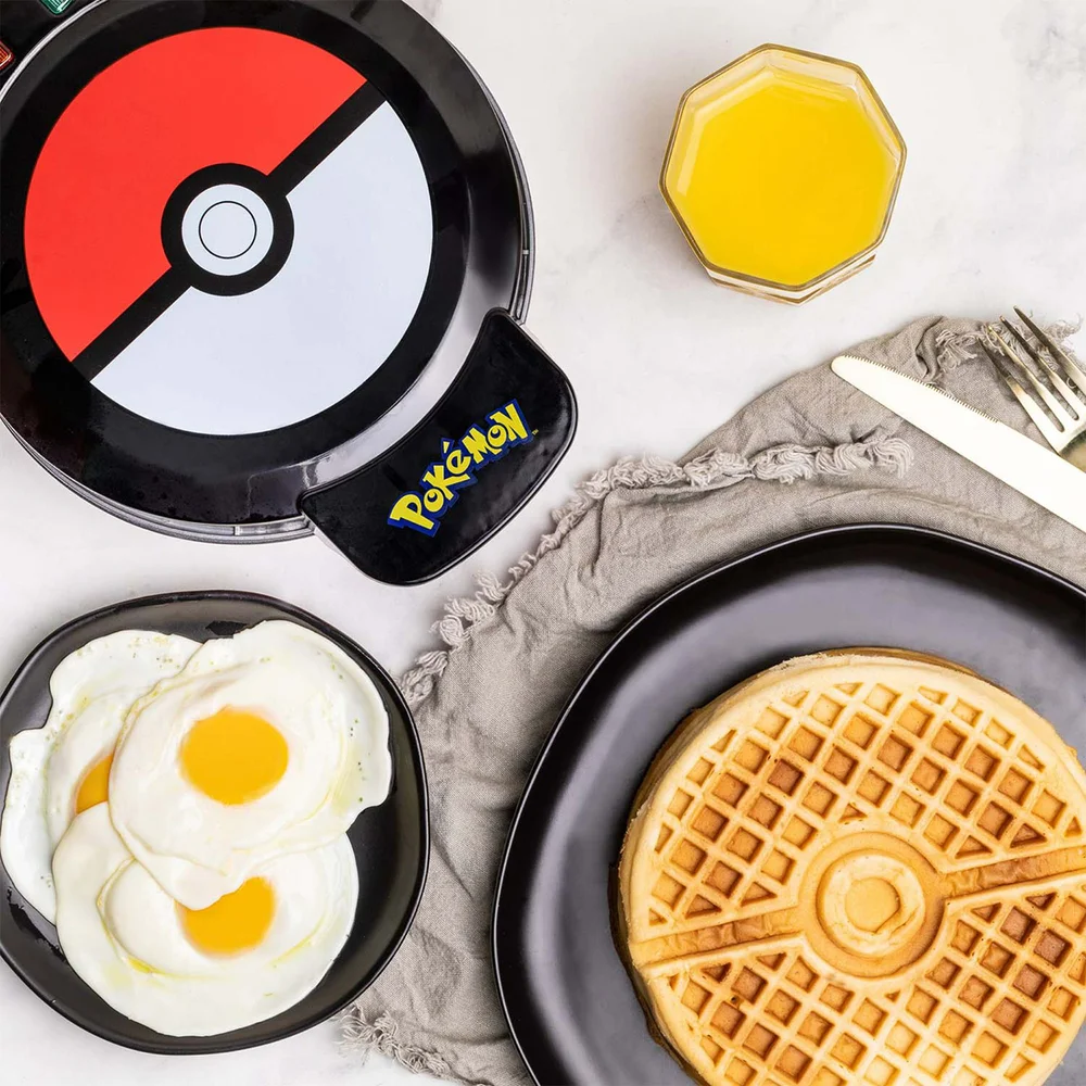 Pokémon Pokeball Waffle Maker - UK Plug Afbeelding 1