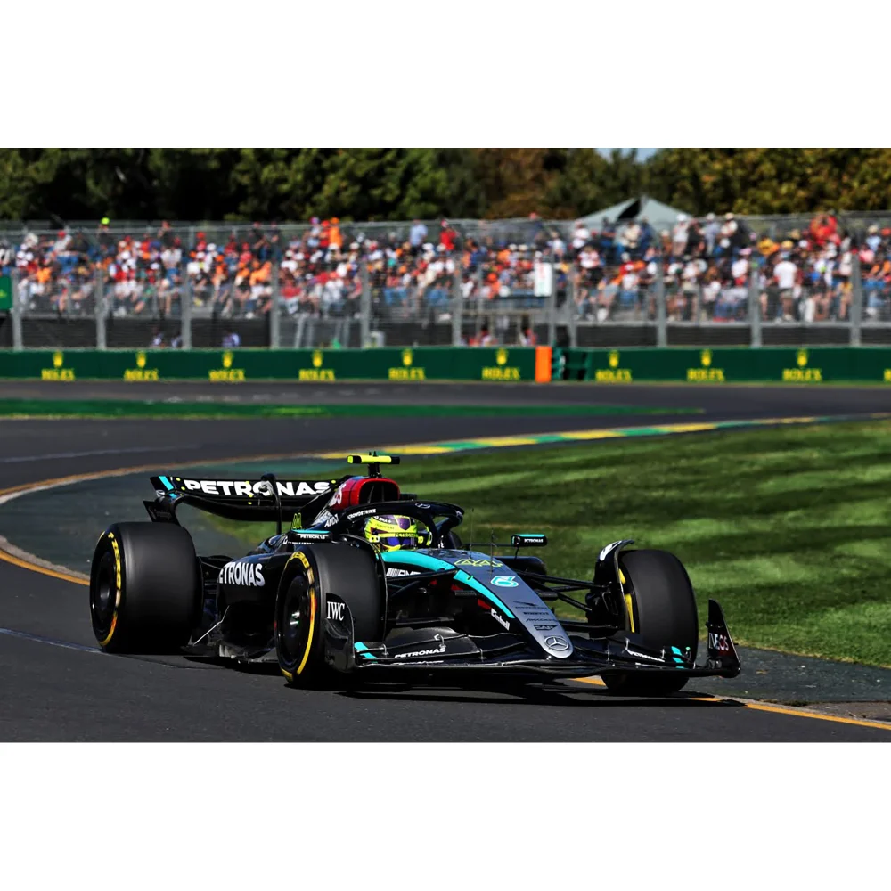 Minichamps 1:18 MercedesAMG Petronas Formula One Team F1 W15 E Performance Lewis Hamilton 2024 Afbeelding 1
