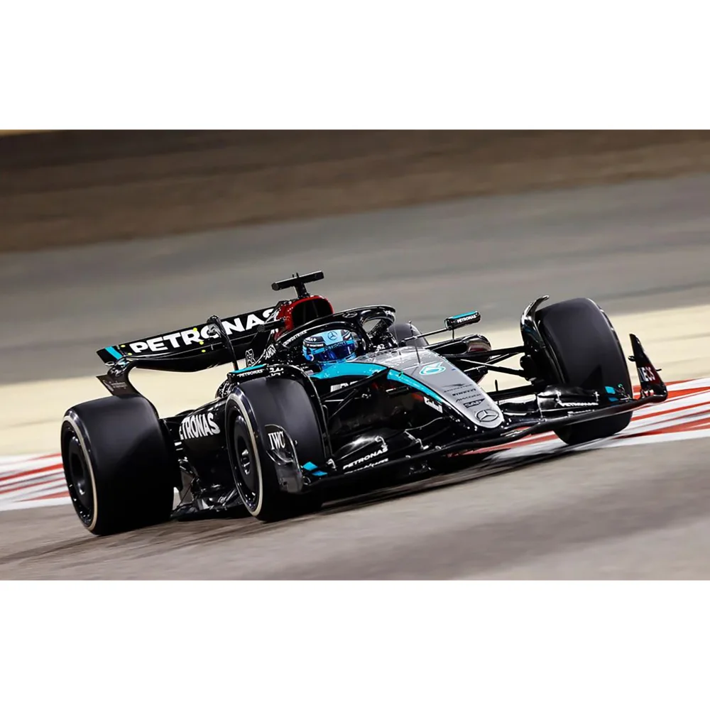 Minichamps 1:18 MercedesAMG Petronas Formula One Team F1 W15 E Performance George Russell 2024 Afbeelding 1