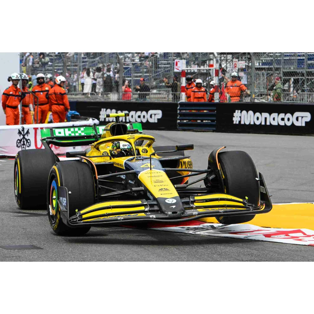Minichamps 1:18 McLaren MCL38 - Lando Norris - Monaco 2024 Afbeelding 1
