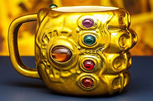 AVENGERS INFINTY WAR GAUNTLET MUG